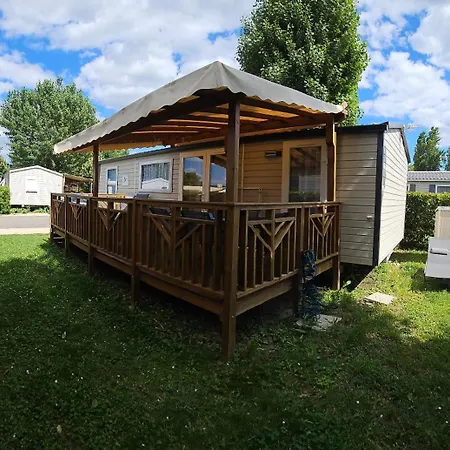 Les Bords Du Rhone Kamp alanı